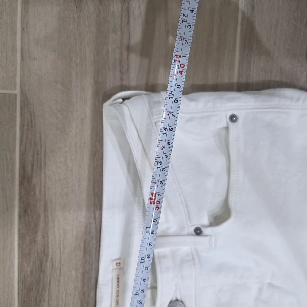Women's White Levi's Jeans - Picture 10 of 16